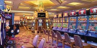 tt789 mobile app interface showing live blackjack table and sportsbook markets